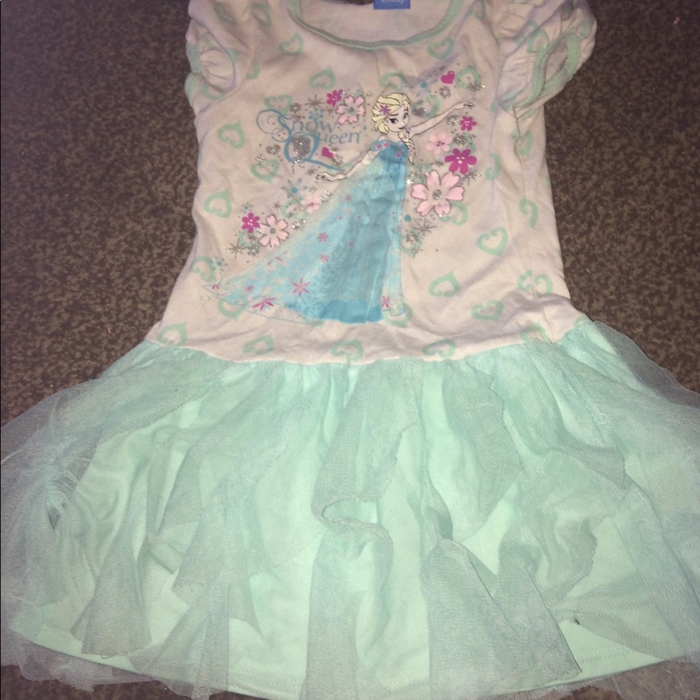 a toddlers elsa dress